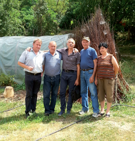 Eine Welt Handel EWH Pirsch GmbH: Karl Pirsch mit ProjektpartnerInnen "Donaukorb"